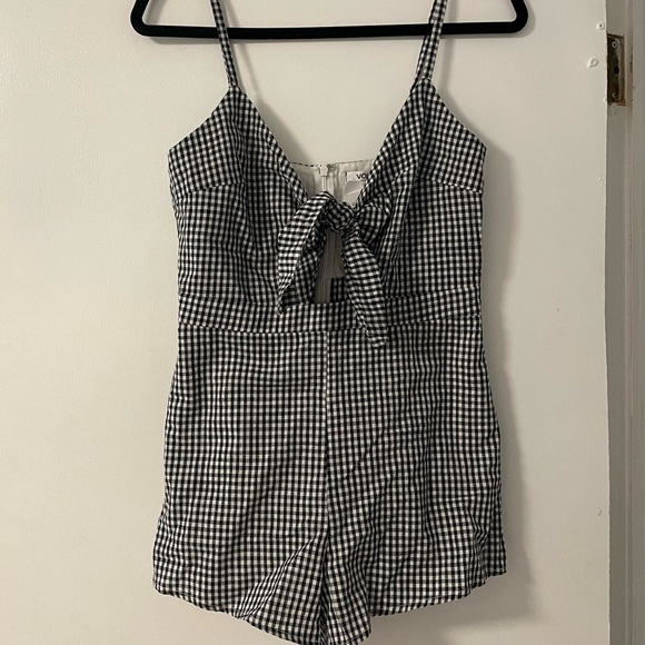 Romper - Picture 1 of 3